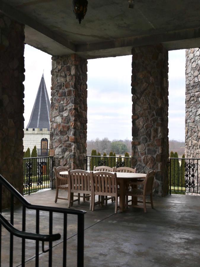 Kentucky Castle Hotel Versailles Exterior foto